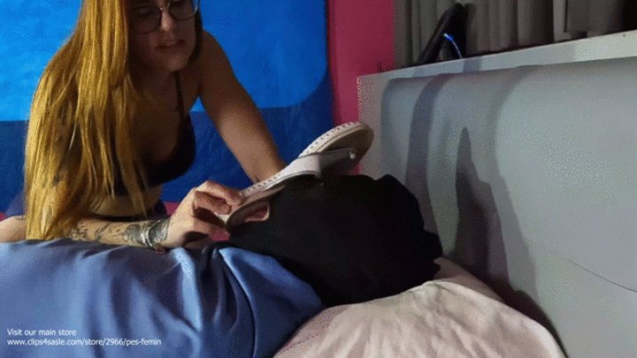 I LOVE ORDERS MALE SLAVE FIRST LICK INNER SOLES OF MY SLIPER FOR THEM FORSHIP MY FEET