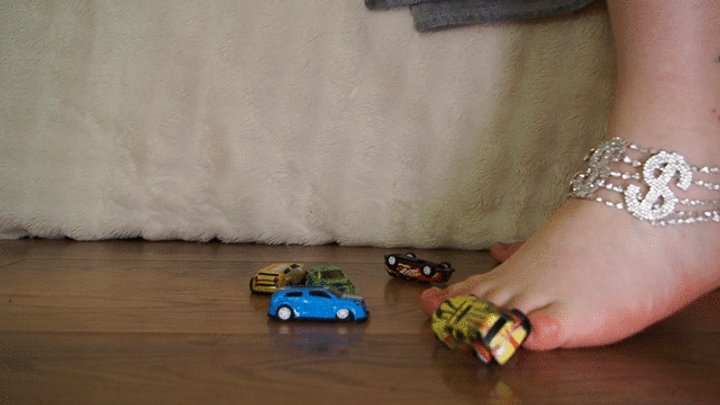#6 Giant goddess plays with small cars