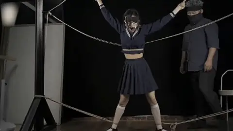 ms71-A girl in a school uniform had her mouth opened with a mouth opener